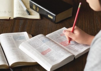 The Power of Imagery in Scripture: How Picture Study Bible Can Enhance Your Bible Study blog image